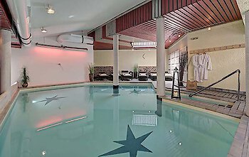 Hallenbad im Motorradhotel Früchtl